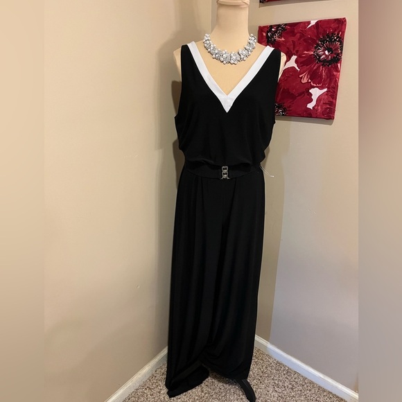 LAUREN RALPH LAUREN BLACK WITH IVORY V NECK WIDE LEG JUMPSUIT, size L (NO BELT) - Picture 3 of 10